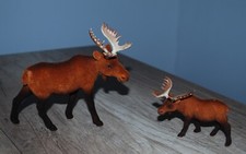 2 Elche mit Geweih Höhe 12 cm und 6 cm Deko Figur