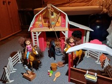 Spirit Deluxe Reiterhof Spielset  Pferdestall,  Clubhaus, mit Reifenschaukel