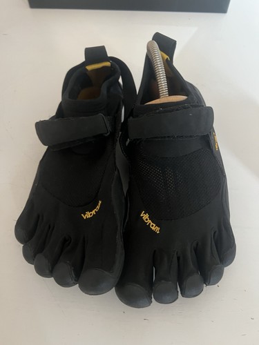 Vibram five fingers - vibram,