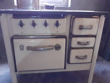 Küchenherd elektrisch und mit holz