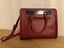 Elegante Handtasche Weinrot Damen. Charles&Keith Neuwertig Kunstleder Tasche