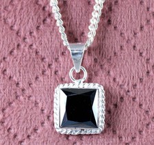 12.80 Karat Schwarz Quadrat