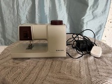 Funktionierende SINGER Magic Tailor Modell M 100 tragbare Nähmaschine mit Anleitung 