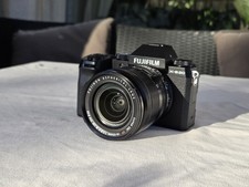 Fujifilm X-S20 + XF 18-55mm