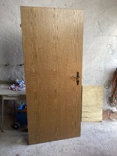 Biete 2 Zimmer Türen links 86