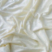Cremefarbener Samtstoff