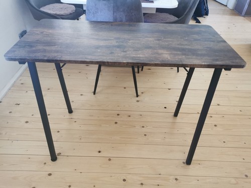 Schreibtisch