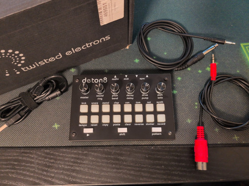Twisted electrons deton8 - electrons,