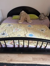 Ich verkaufe mein Bett. Ohne Matratze ist es ok.