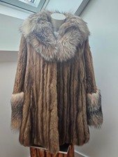 Zobelpelz mit Kapuze