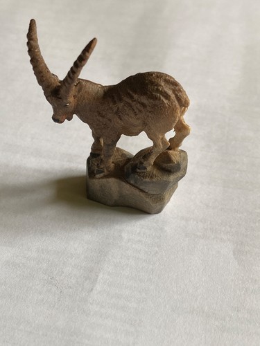 Steinbock auf sockel 5cm - auf,