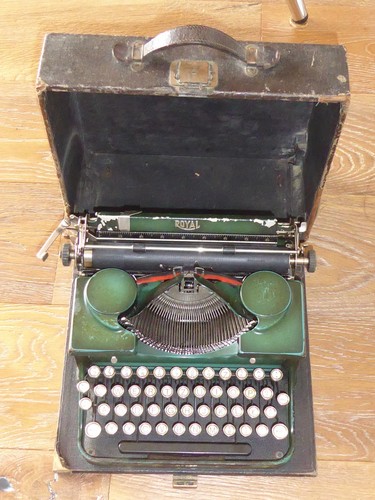 Royal portable typewriter - portable,