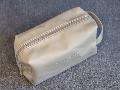 First class amenity - first, kit