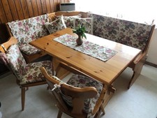 Essecke Mit Eckbank Tisch und 2 Stühle