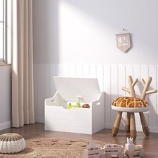 Spielzeugkiste aus Holz