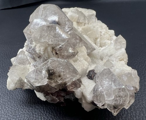 Rutilquarz mit granat auf - rutilquarz,
