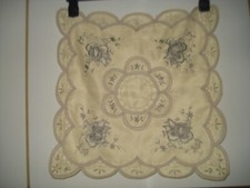 sehr schöner feiner Sofakissenbezug, besticktes Blumenmuster, mit Reißverschluß