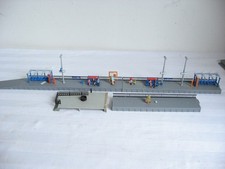 TT80* SPUR H0 Konvolut Bahnsteig mit viel Figuren gebaut