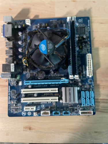 Bundle gigabyte mainboard - gigabyte,