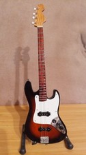  Fenda Jazz Bass Sunfire Farbe. 25cm Model Mini-Gitarre mit Stand (11-131)