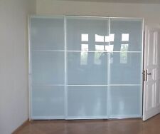 Italienischer Designerschrank milchglas mit Schwebetüren