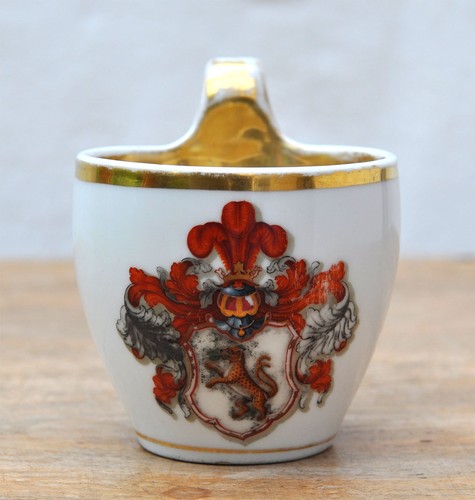 Tasse mit handgemaltem