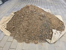 Zu Verschenken. Erdaushub Mit