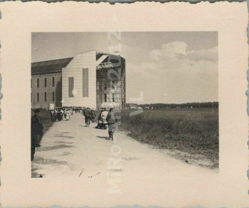 Foto luftschiffhalle hat tor - foto,,