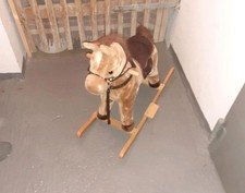 großes Schaukelpferd
