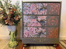 Design Stilvolle Kommode in angenehmen zarten Farben 63x78x31cm