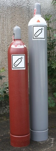 Gefüllte eigentumsflaschen - gefüllte,