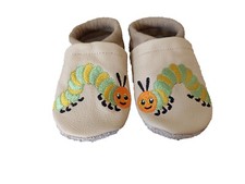 Krabbelschuhe Lauflernschuhe kleine Raupe Lederpuschen bestickt personalisiert