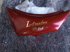 Suzuki VS 800 Intruder Seitendeckel links m Schriftzug