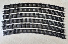 Arnold Spur N, 0153, 6 gebogene Gleise, schwarz, ein halber Kreis. Neuwertig