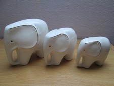 drei Porzellan Elefanten Tierfiguren 70er Jahre, weiß mit goldener Linie
