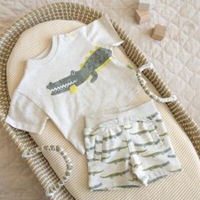 Dirkje Baby Jungen 2-Teiler Set T-Shirt Shorts Krokodil beige NEU Gr. 68 - 80