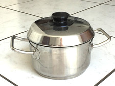 kleiner Kochtopf mit Deckel