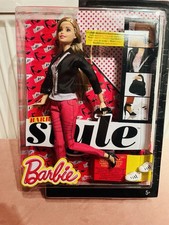 Barbie Style mit Modedetails /