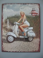9977660-d Wandbild Blechschild Vintage Scooter Vespa Moped Pin-up Girl 25x20cm