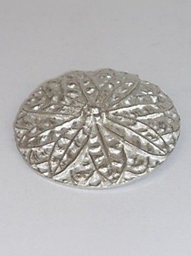 Zinn brosche mit blumen dekor - zinn,
