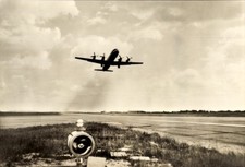 Ak Iljuschin IL-18, Interflug, Flugzeug Typ Turboprop beim Abheben... - 4315930