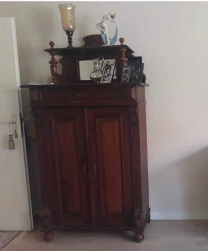 Vitrinenschrank antik