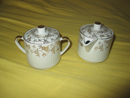 Milchkännchen und zuckerdose - und,