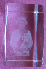Glasquader Briefbeschwerer