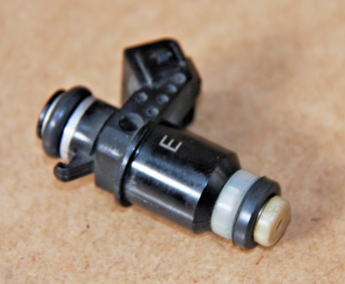 Injektor 1571010g00 suzuki - injektor, an