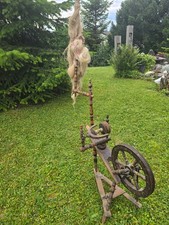 Altes Spinnrad - Holz - Dekoration