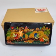 Russische signierte Lackware