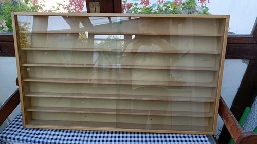 Schaukasten vitrine aus holz - /,