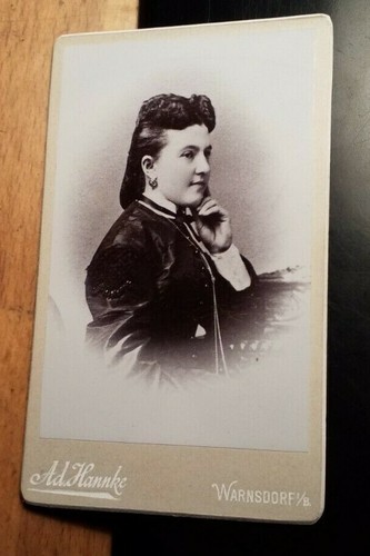 Sitzende frau alte - frau,