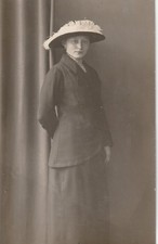 Photo postcard fine woman with